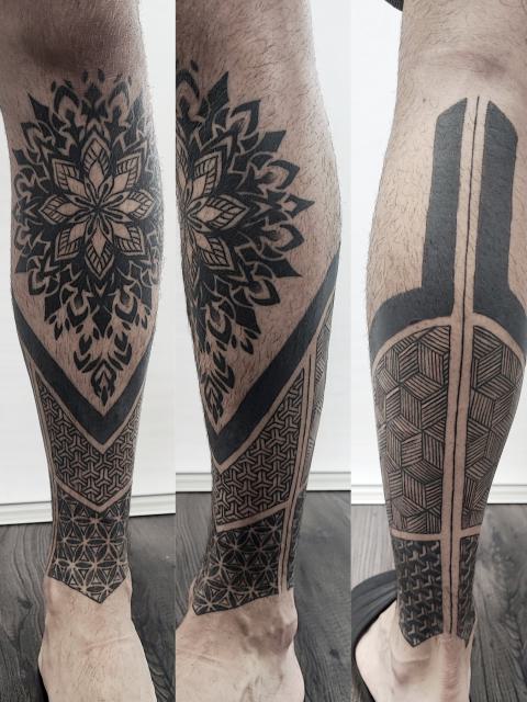 Gyógyult tetoválás – mandala mintasor a lábszáron